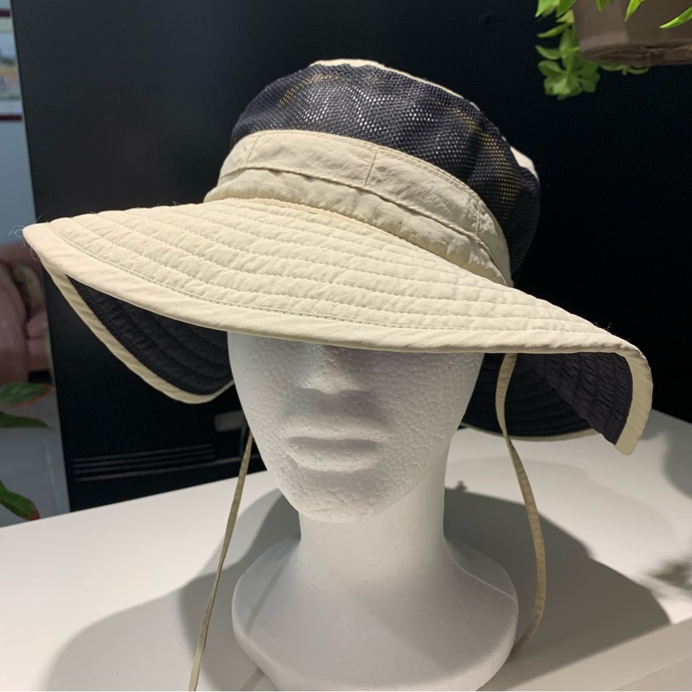 Columbia Sportswear unisex net hat.  Color: Tan